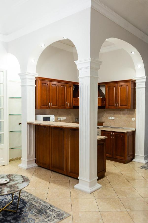 Luxury Downtown 3 Bedroom Apartment By Synagoge With Beautiful View Budapest Eksteriør bilde