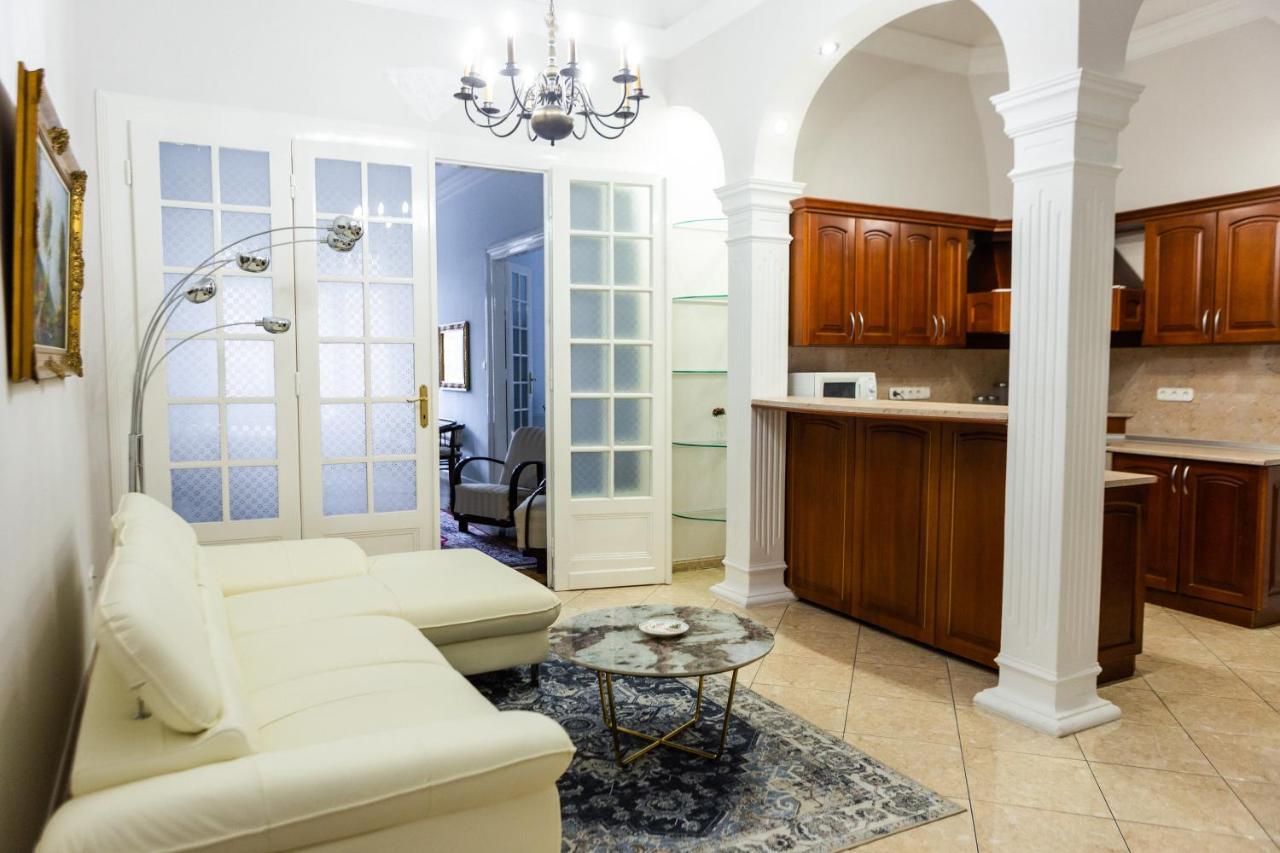 Luxury Downtown 3 Bedroom Apartment By Synagoge With Beautiful View Budapest Eksteriør bilde